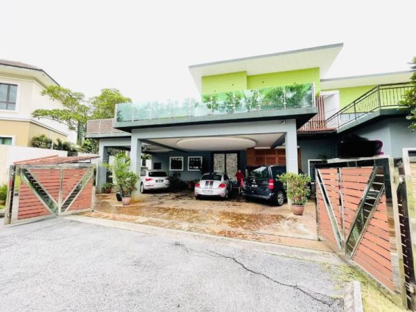 Country Heights, Kajang Bungalow. Land Area 10,000 sqft