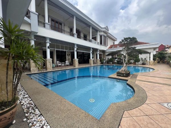 Kemensah Heights Ampang Bungalow with Pool with Land Area 17,000 sqft